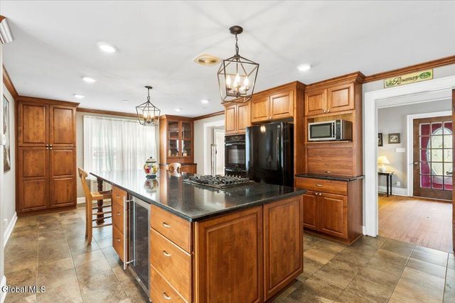 180 S Main Avenue, Albany, NY 12208