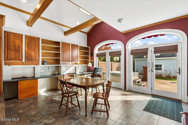 180 S Main Avenue, Albany, NY 12208