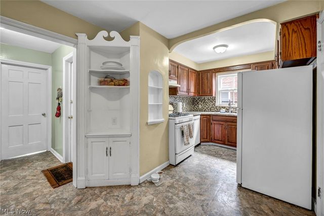 13570 Cedar Road, University Heights, OH 44118