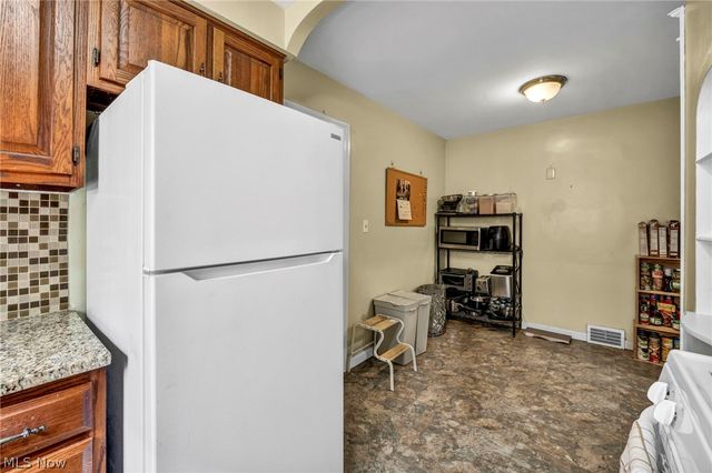 13570 Cedar Road, University Heights, OH 44118