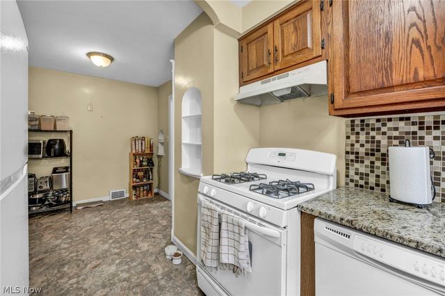 13570 Cedar Road, University Heights, OH 44118