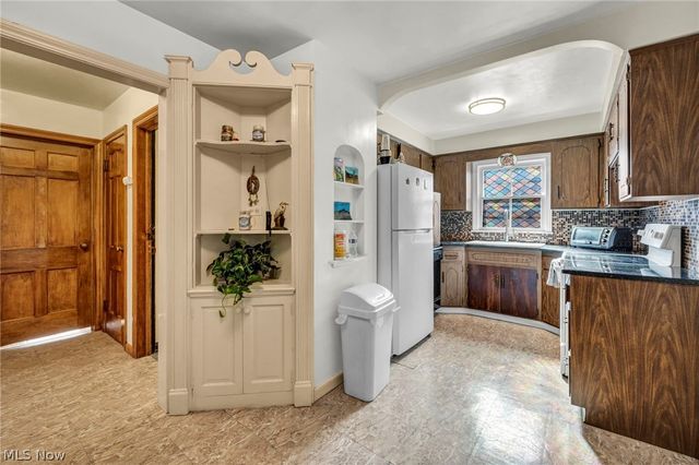 13570 Cedar Road, University Heights, OH 44118