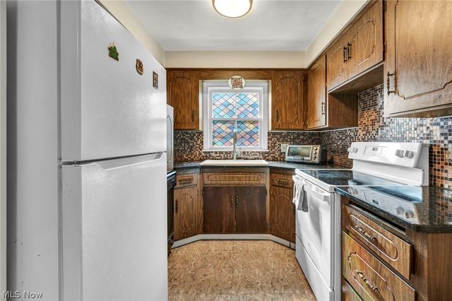 13570 Cedar Road, University Heights, OH 44118