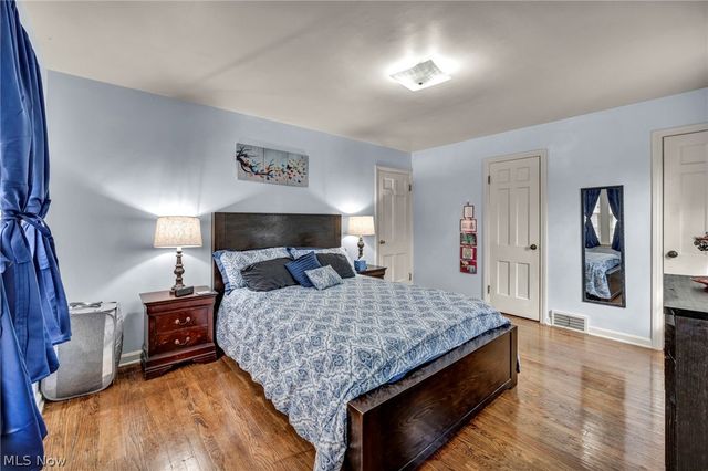 13570 Cedar Road, University Heights, OH 44118