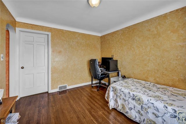 13570 Cedar Road, University Heights, OH 44118