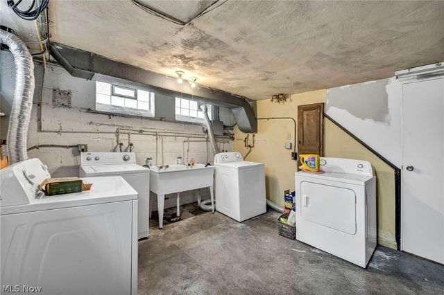 13570 Cedar Road, University Heights, OH 44118