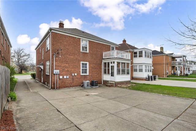 13570 Cedar Road, University Heights, OH 44118