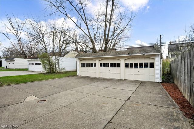 13570 Cedar Road, University Heights, OH 44118