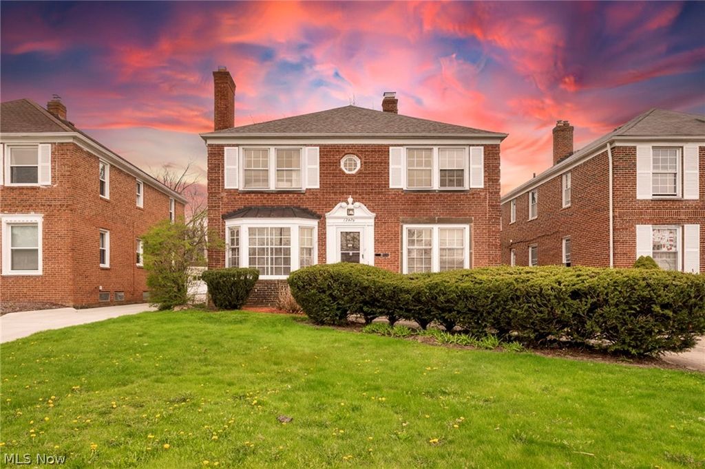 13570 Cedar Road, University Heights, OH 44118