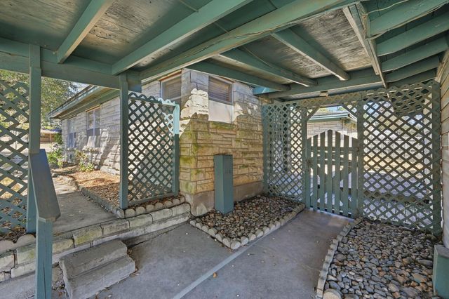 605 Hilliard Street, Conroe, TX 77301