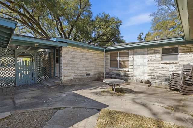 605 Hilliard Street, Conroe, TX 77301