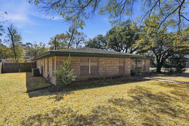 605 Hilliard Street, Conroe, TX 77301