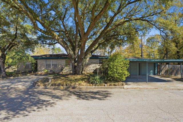 605 Hilliard Street, Conroe, TX 77301