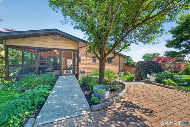 16 Apache Drive, Brookfield, CT 06804