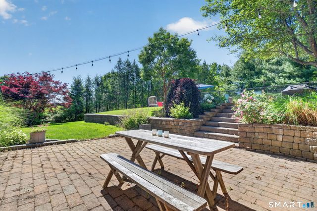 16 Apache Drive, Brookfield, CT 06804
