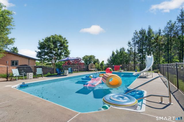 16 Apache Drive, Brookfield, CT 06804