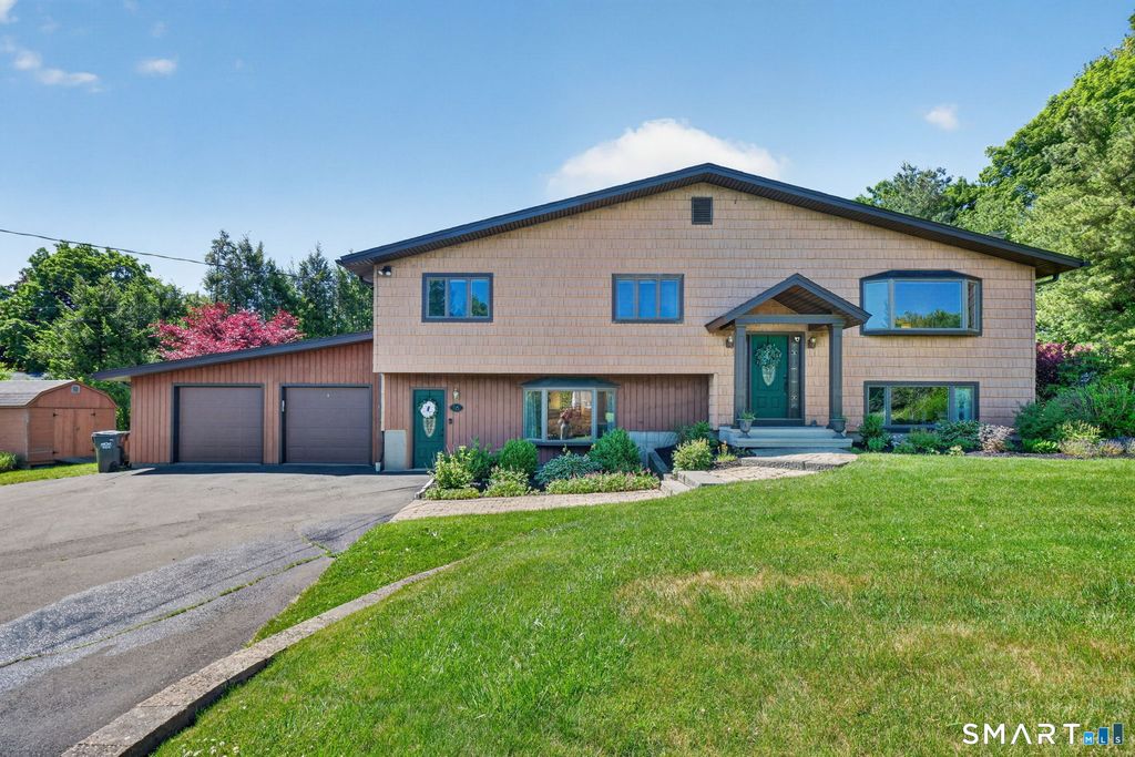 16 Apache Drive, Brookfield, CT 06804