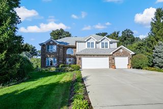 8826 Carlisle Court, Darien, IL 60561