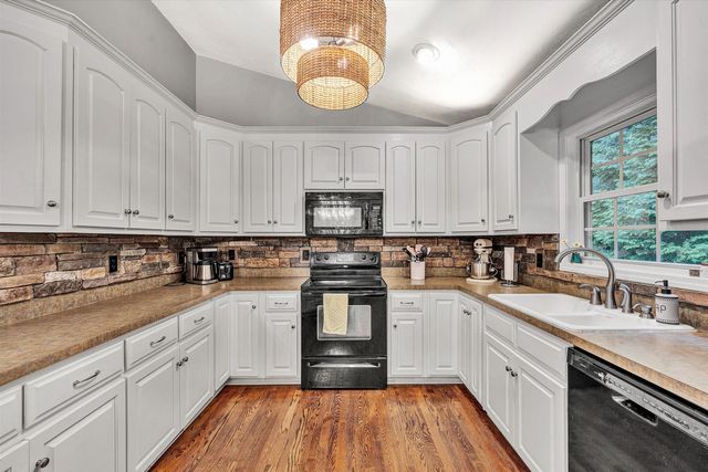 677 Deerfield RD, Troutville, VA 24175
