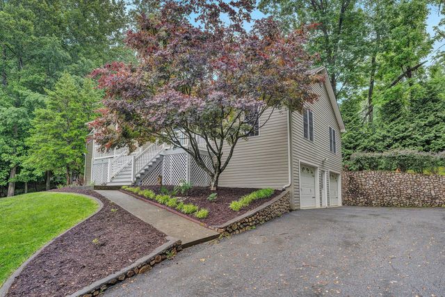 677 Deerfield RD, Troutville, VA 24175