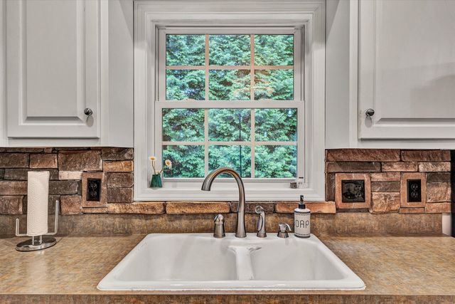 677 Deerfield RD, Troutville, VA 24175