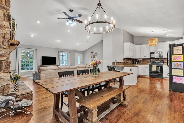 677 Deerfield RD, Troutville, VA 24175