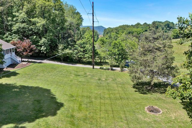 677 Deerfield RD, Troutville, VA 24175