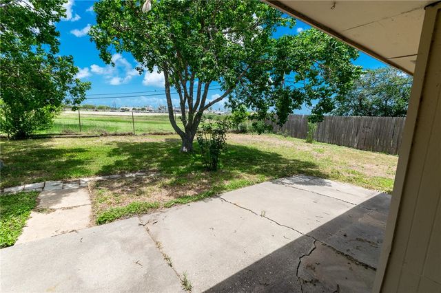 1705 Mermaid Dr, Corpus Christi, TX 78412