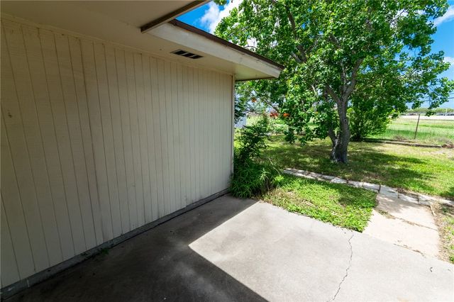 1705 Mermaid Dr, Corpus Christi, TX 78412
