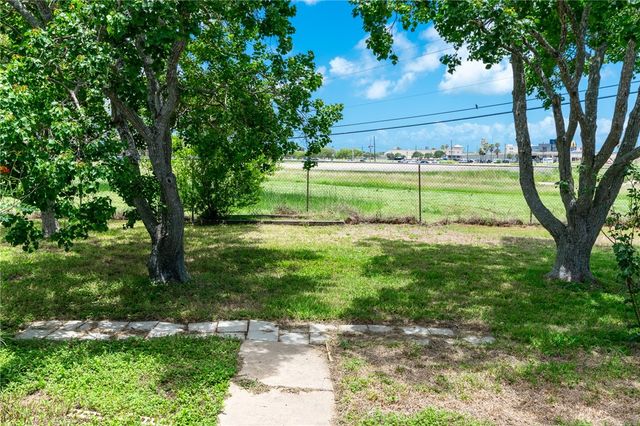 1705 Mermaid Dr, Corpus Christi, TX 78412