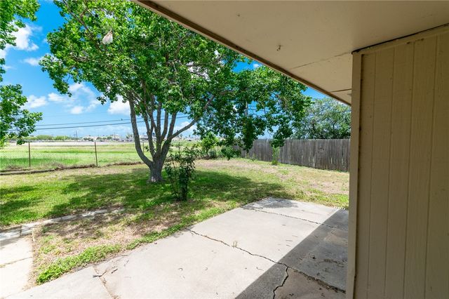 1705 Mermaid Dr, Corpus Christi, TX 78412