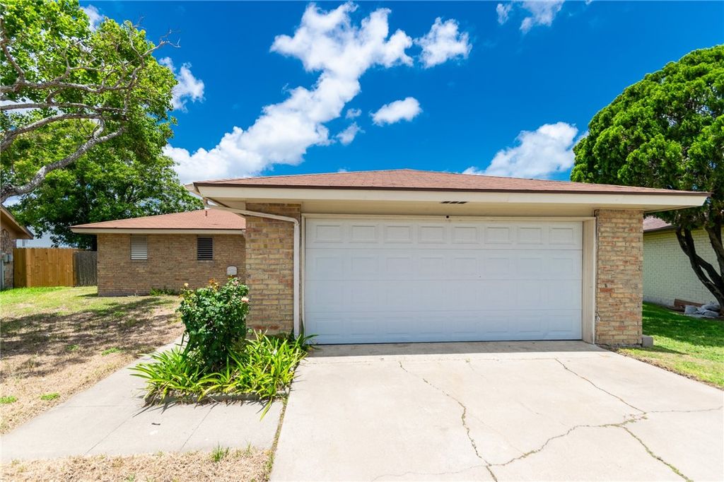 1705 Mermaid Dr, Corpus Christi, TX 78412