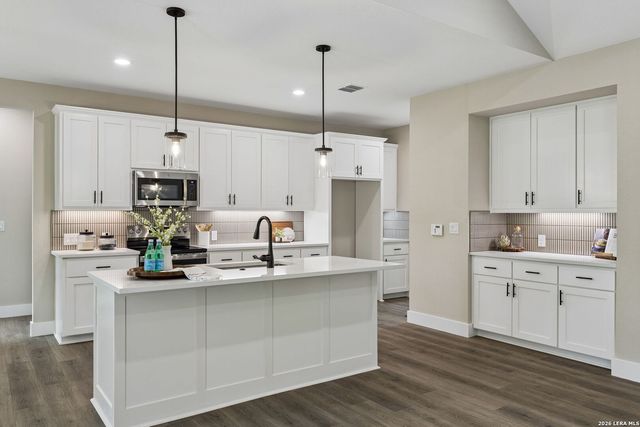 2045 Desiree St, Canyon Lake, TX 78133