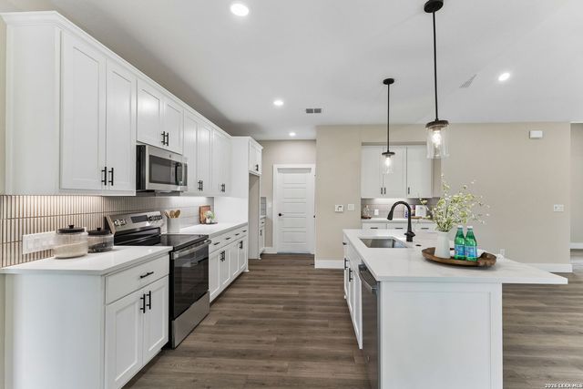 2045 Desiree St, Canyon Lake, TX 78133