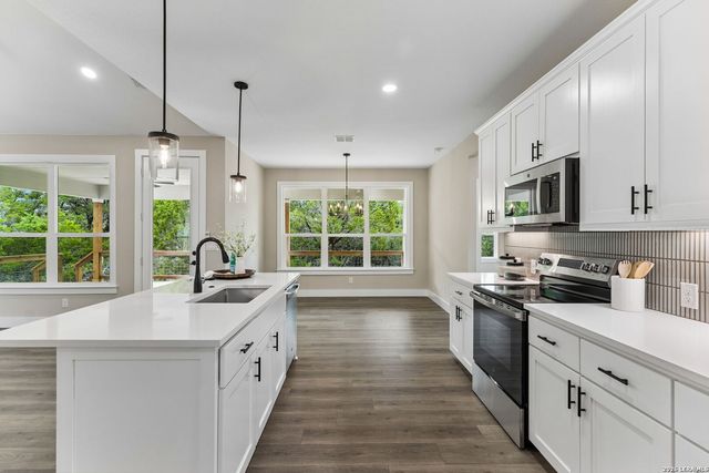 2045 Desiree St, Canyon Lake, TX 78133