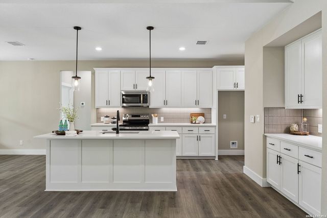 2045 Desiree St, Canyon Lake, TX 78133