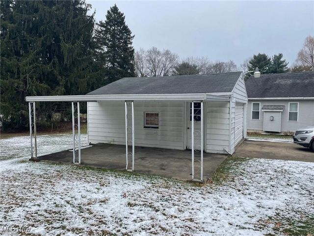 2224 Coral Sea Drive, Youngstown, OH 44511