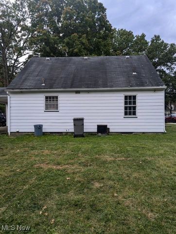 2224 Coral Sea Drive, Youngstown, OH 44511