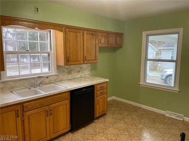 2224 Coral Sea Drive, Youngstown, OH 44511