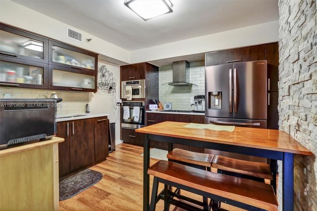 3500 Mystic Pointe Dr 302, Aventura, FL 33180