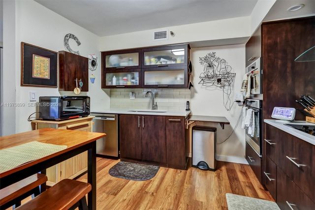 3500 Mystic Pointe Dr 302, Aventura, FL 33180