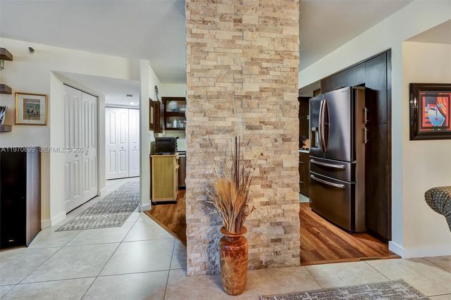 3500 Mystic Pointe Dr 302, Aventura, FL 33180