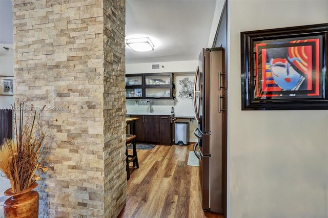 3500 Mystic Pointe Dr 302, Aventura, FL 33180