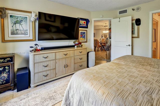 3500 Mystic Pointe Dr 302, Aventura, FL 33180