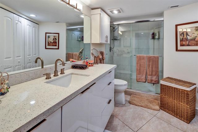 3500 Mystic Pointe Dr 302, Aventura, FL 33180