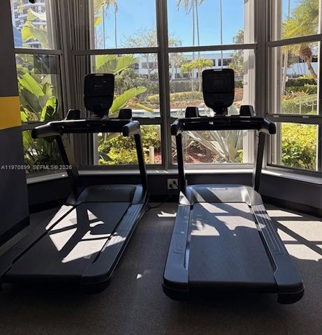 3500 Mystic Pointe Dr 302, Aventura, FL 33180