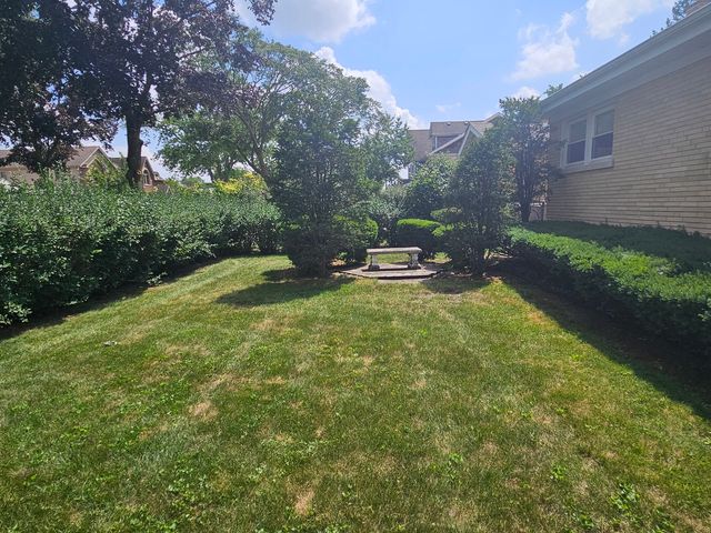 7233 W Monroe Street, Niles, IL 60714