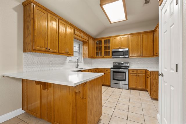 940 Cheyenne Trail, Hewitt, TX 76643