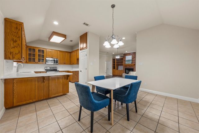 940 Cheyenne Trail, Hewitt, TX 76643