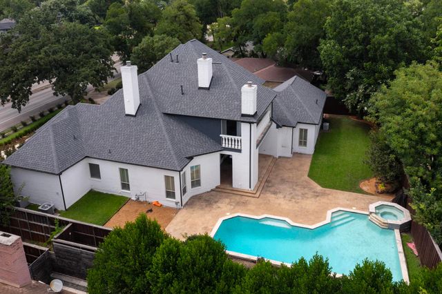 1404 Sylvan Avenue, Dallas, TX 75208